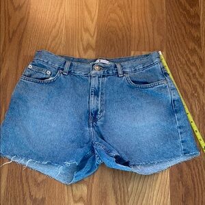 Classic Tommy Hilfiger 31 waist Blue Denim Shorts 3 inseam inseam